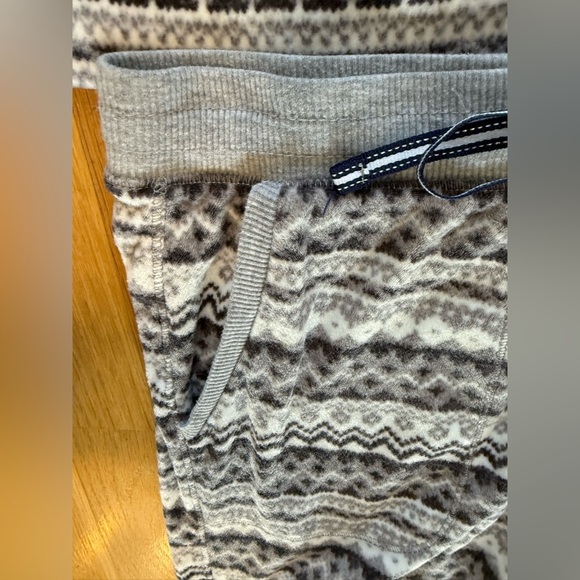 Nautica Women’s Fair Isle Pajama Set | Size Medium - Picture 5 of 10